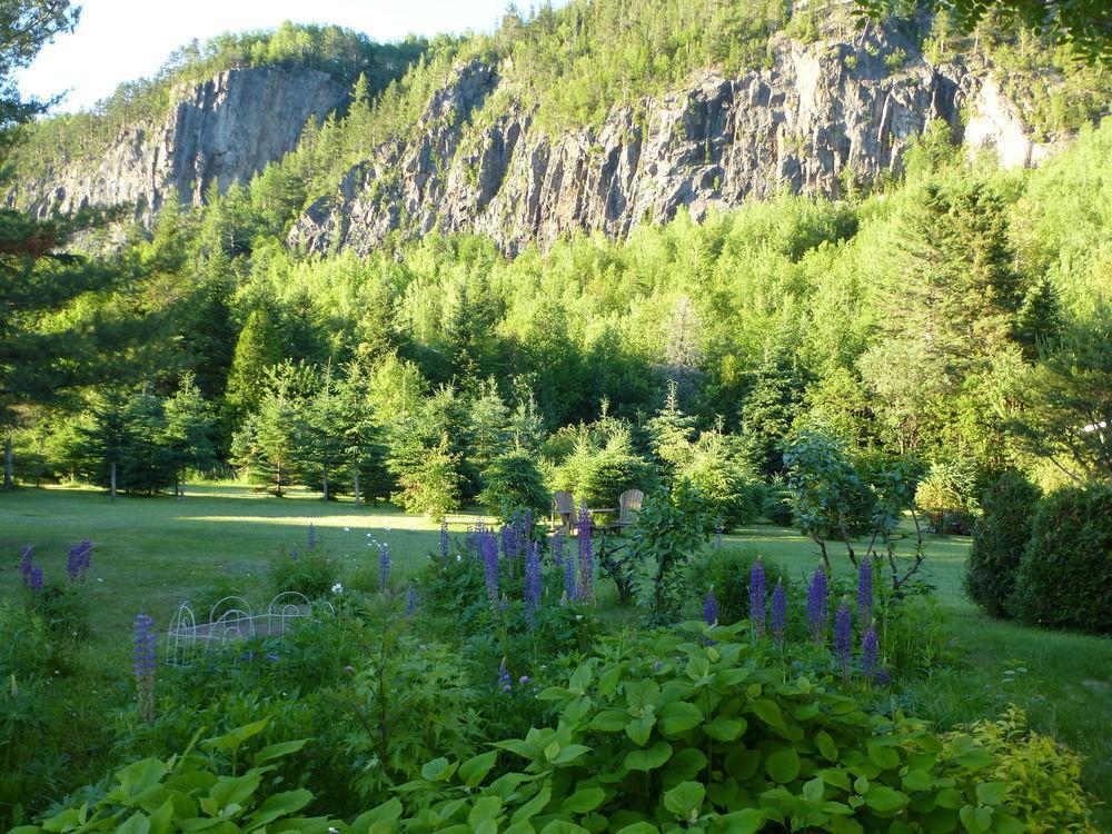 B&B Les Deux Pignons Petit-Saguenay Exterior photo