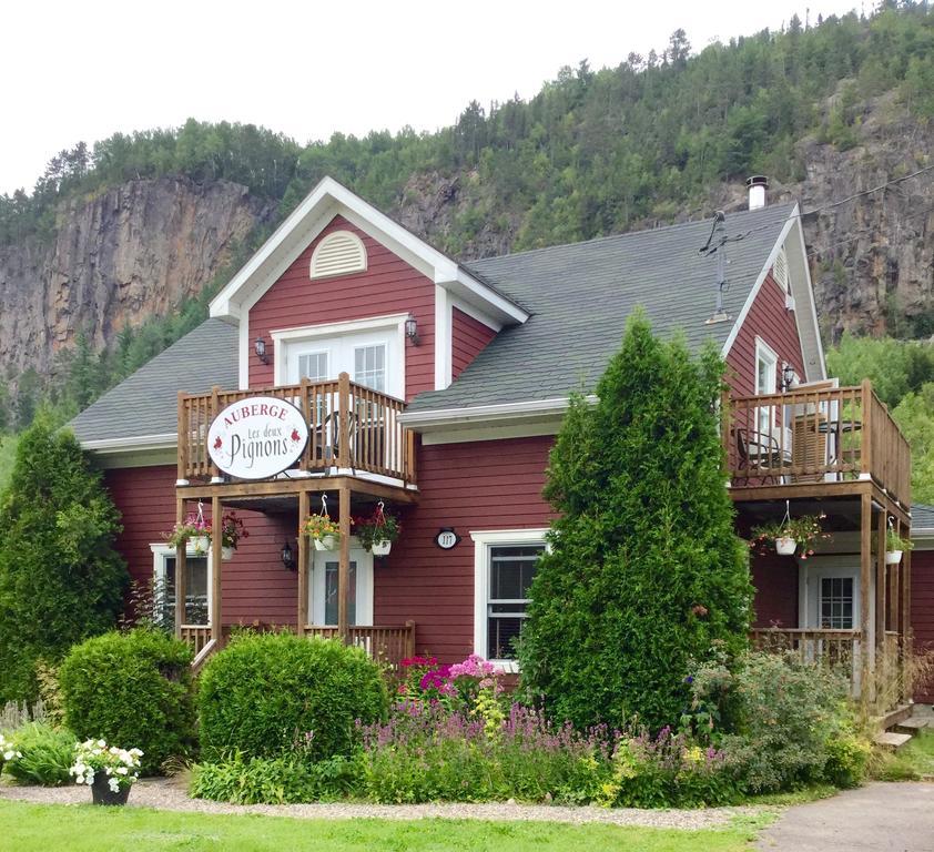 B&B Les Deux Pignons Petit-Saguenay Exterior photo