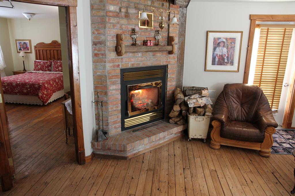 B&B Les Deux Pignons Petit-Saguenay Exterior photo